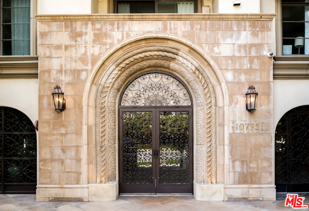 10795 Wilshire Blvd Unit: 105