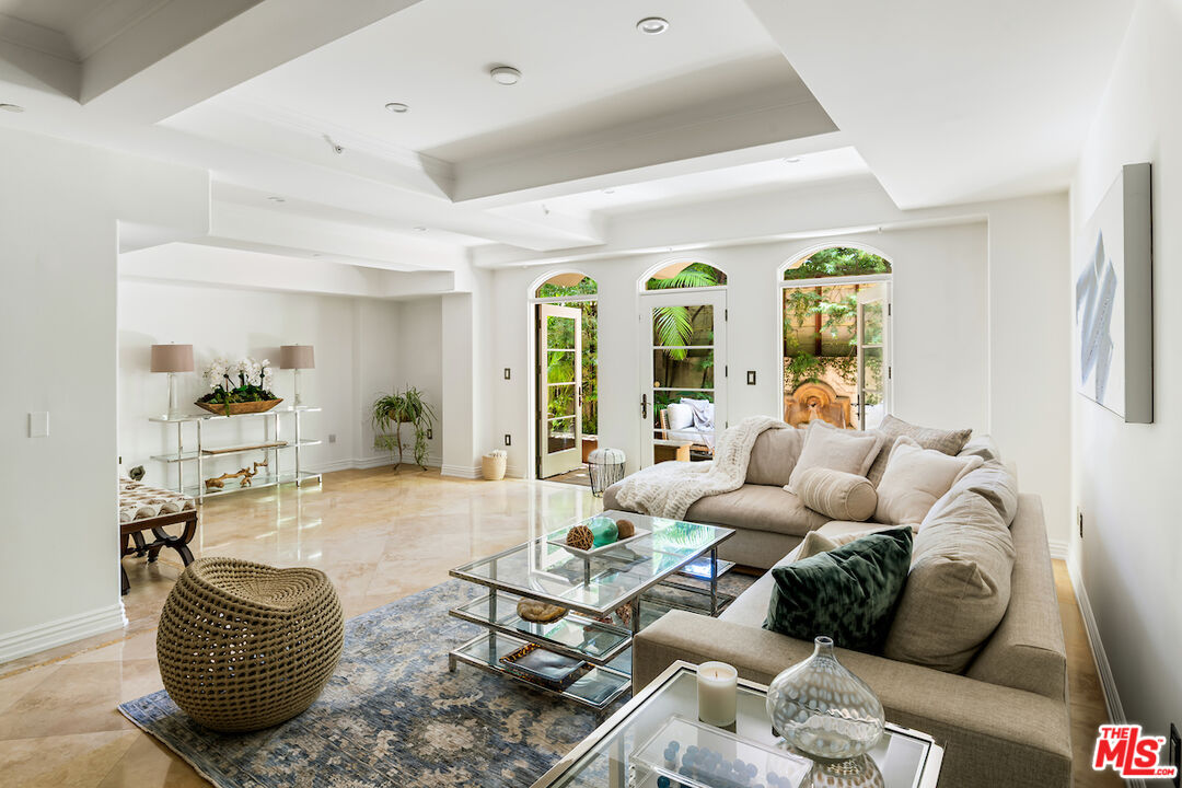 10795 Wilshire Blvd Unit: 105