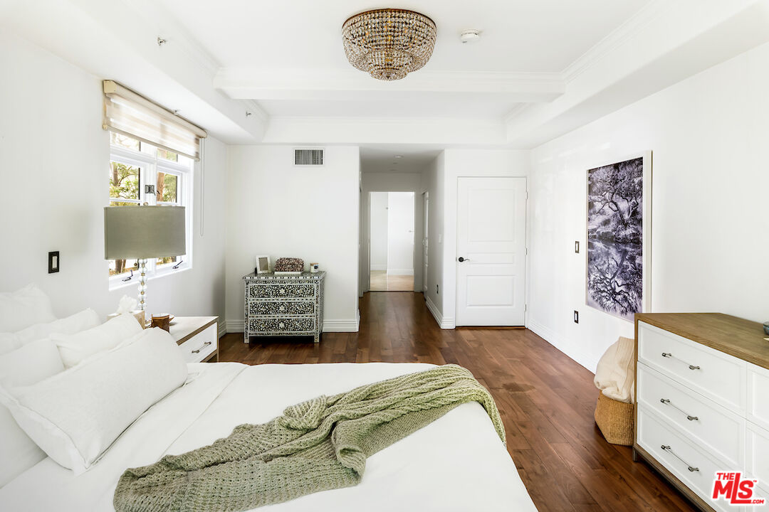 10795 Wilshire Blvd Unit: 105