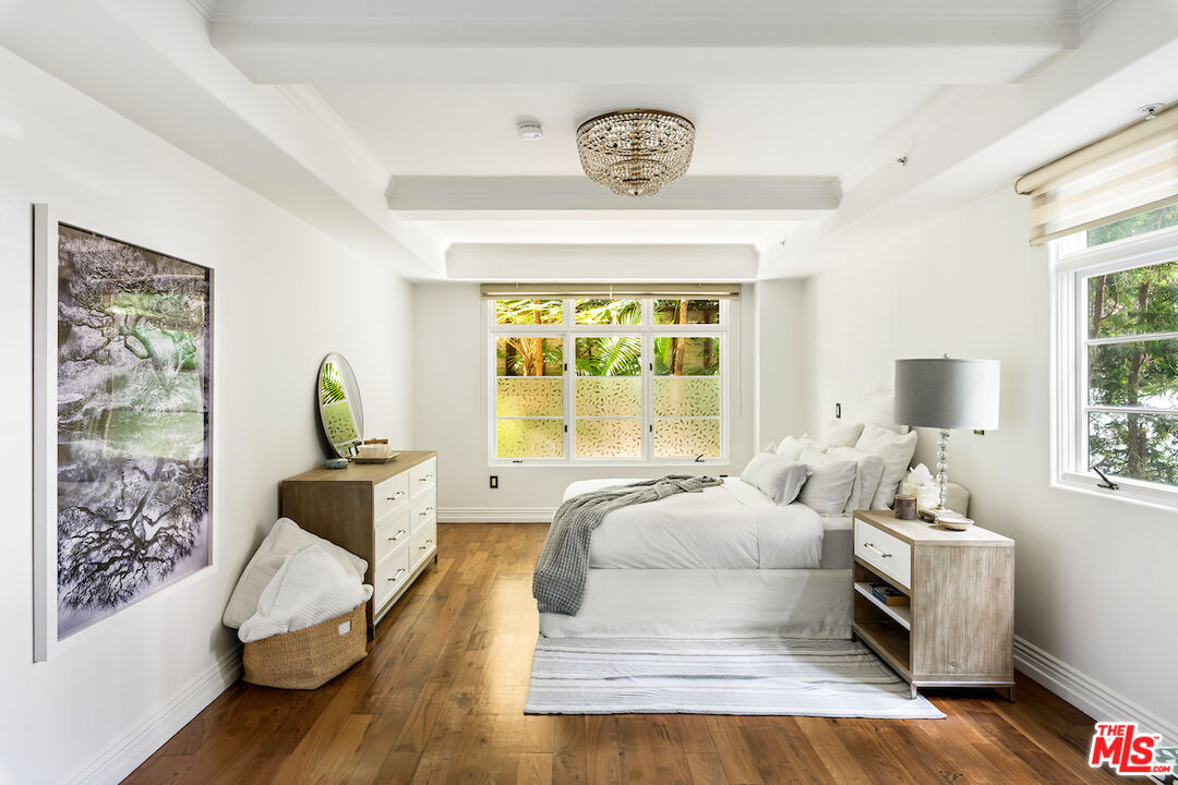10795 Wilshire Blvd Unit: 105