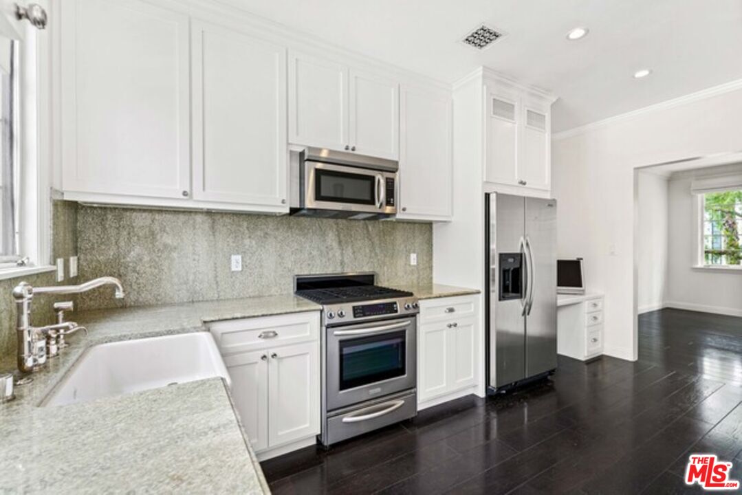 9233 Doheny Road