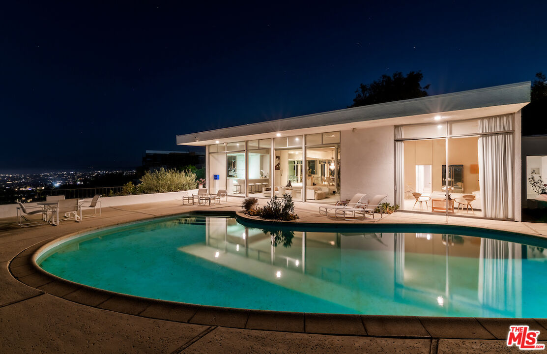 1628 Blue Jay Way