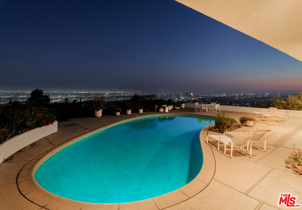 1628 Blue Jay Way