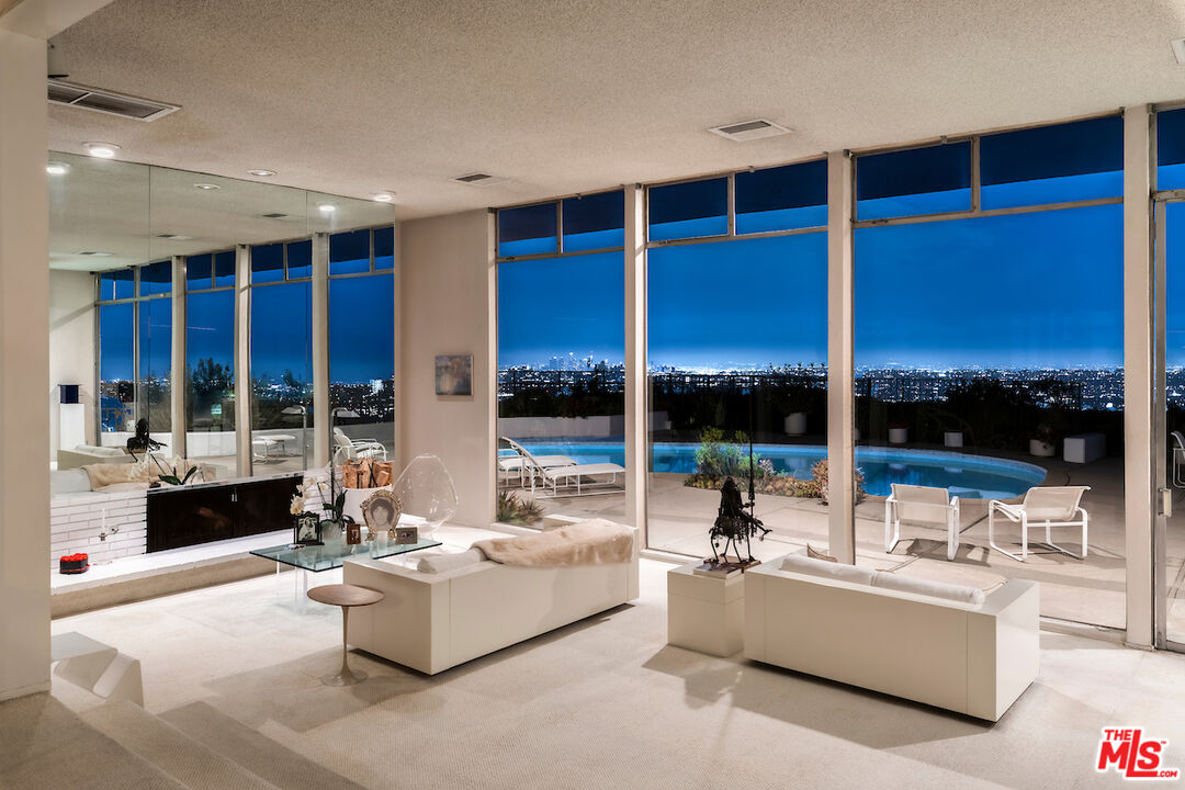 1628 Blue Jay Way