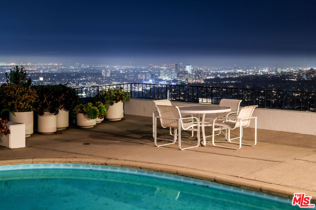 1628 Blue Jay Way
