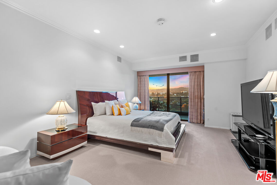 10490 Wilshire Blvd Unit: 1206