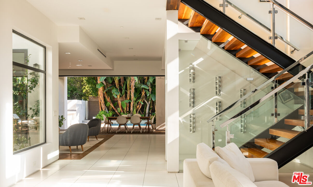 926 N Crescent Heights Blvd