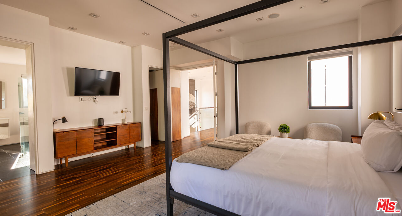 926 N Crescent Heights Blvd