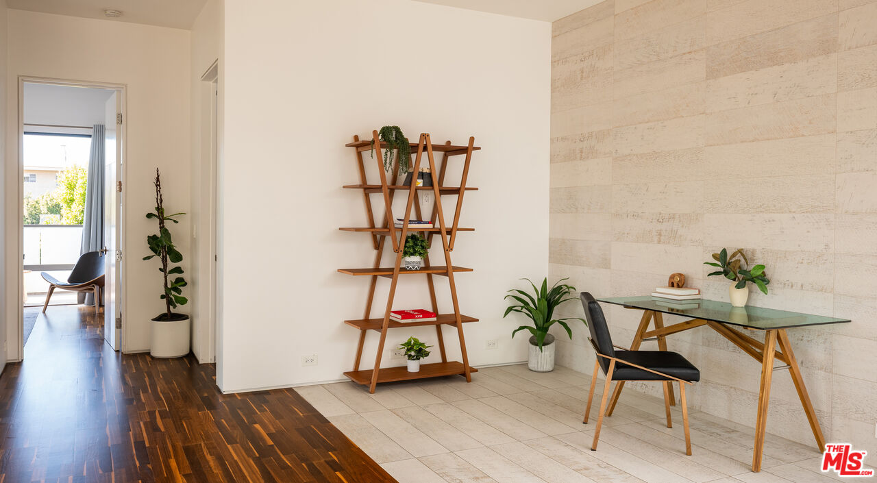 926 N Crescent Heights Blvd