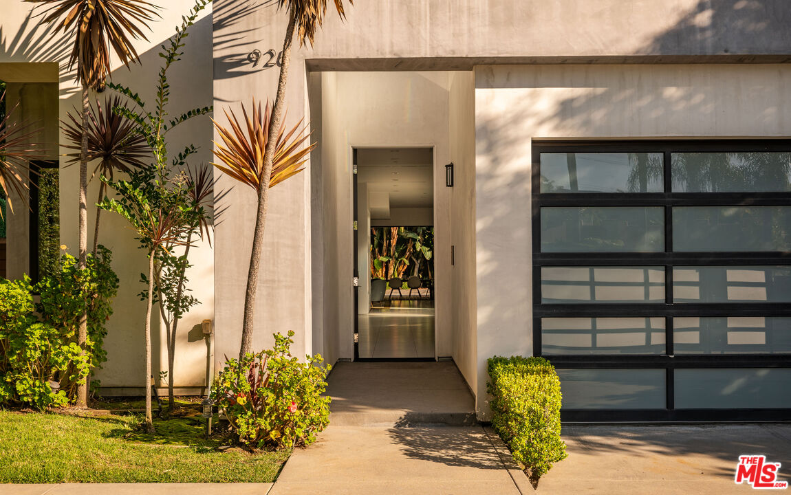 926 N Crescent Heights Blvd