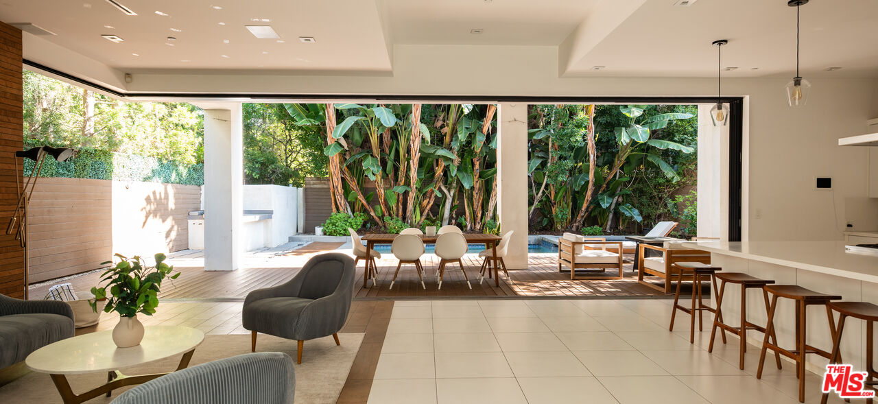 926 N Crescent Heights Blvd