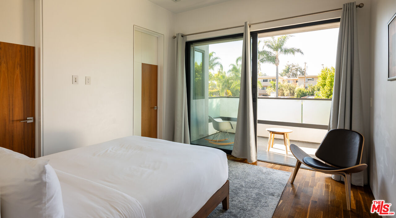 926 N Crescent Heights Blvd