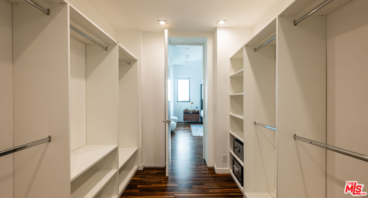 926 N Crescent Heights Blvd