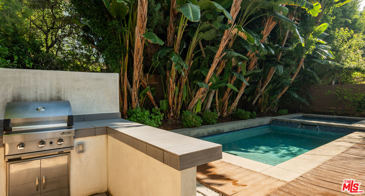 926 N Crescent Heights Blvd