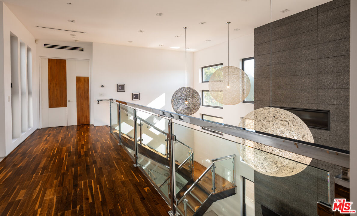 926 N Crescent Heights Blvd