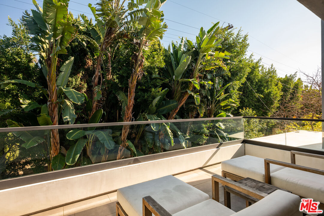 926 N Crescent Heights Blvd