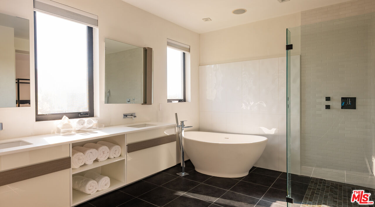 926 N Crescent Heights Blvd