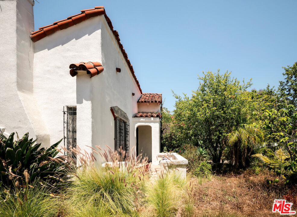 733 N Sierra Bonita Ave