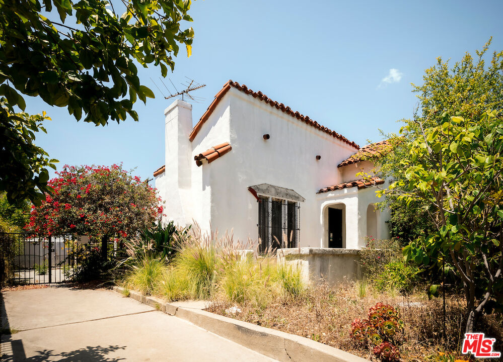 733 N Sierra Bonita Ave