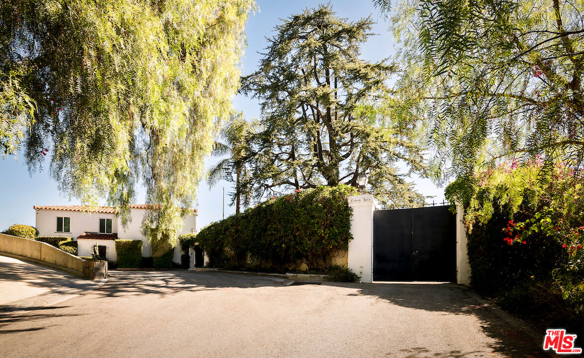 1436 Bella Dr