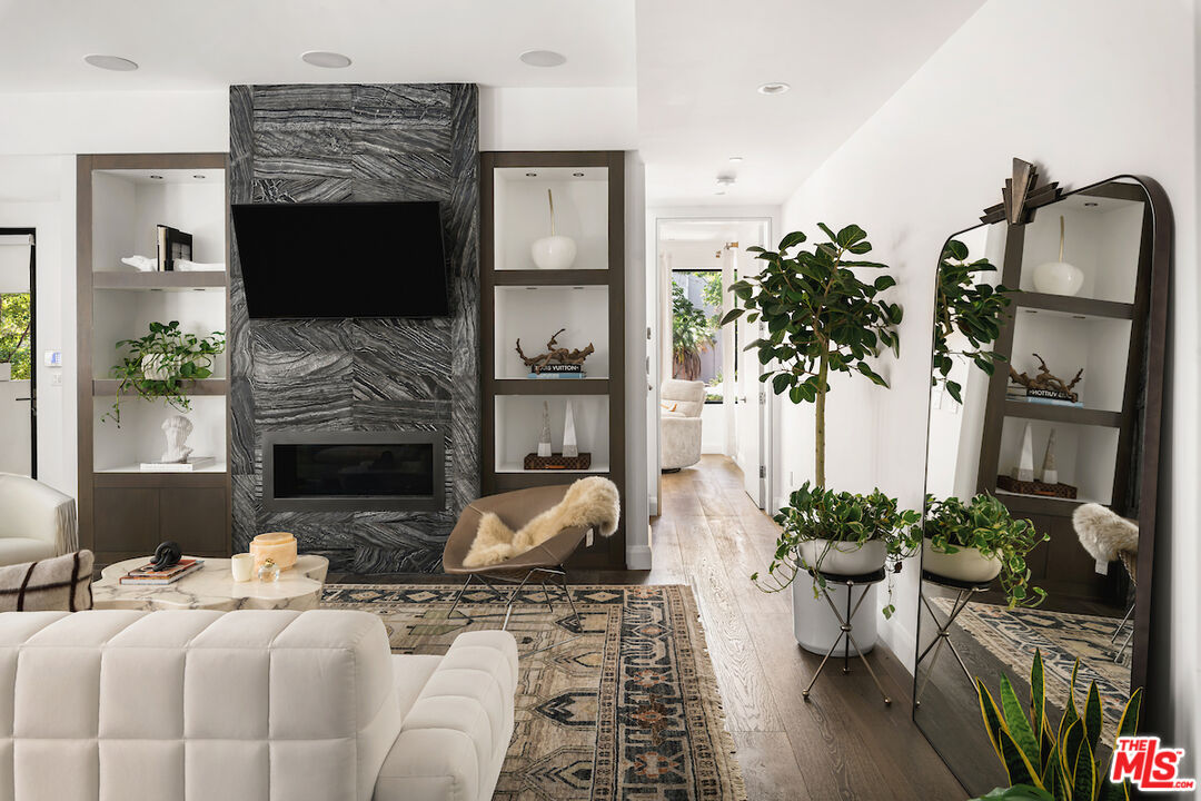 732 Huntley Dr Unit: 1