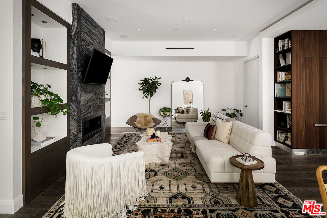 732 Huntley Dr Unit: 1