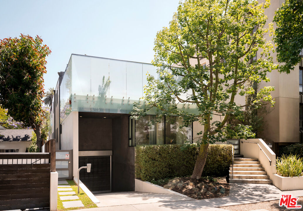 732 Huntley Dr Unit: 1