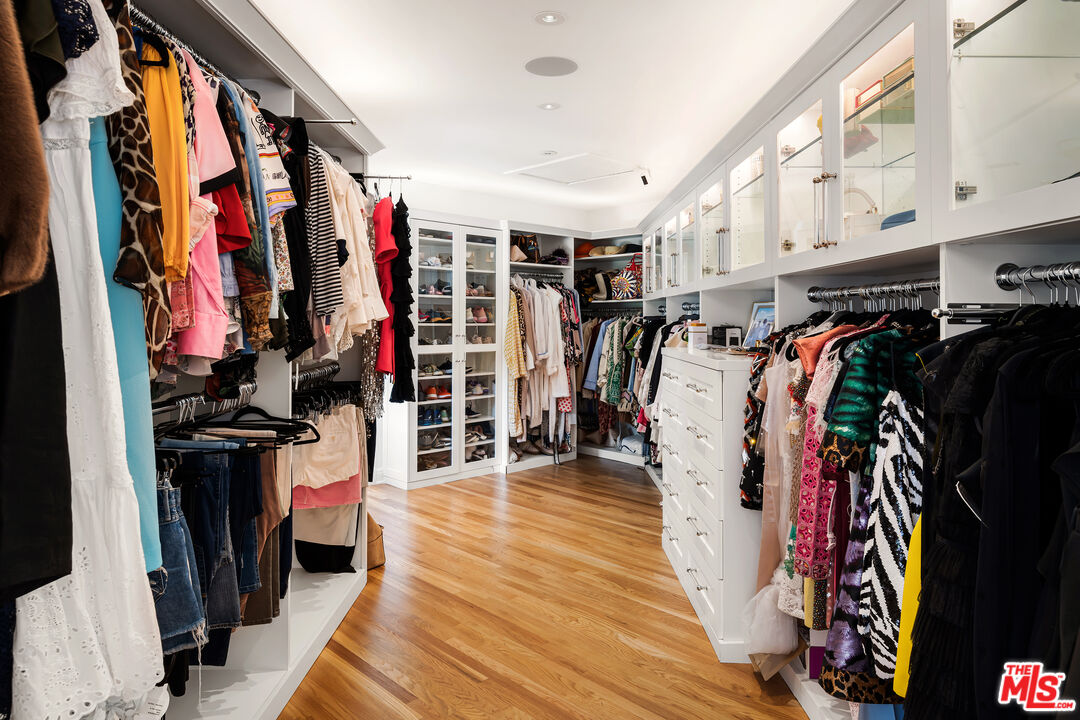 760 N Beverly Glen Blvd
