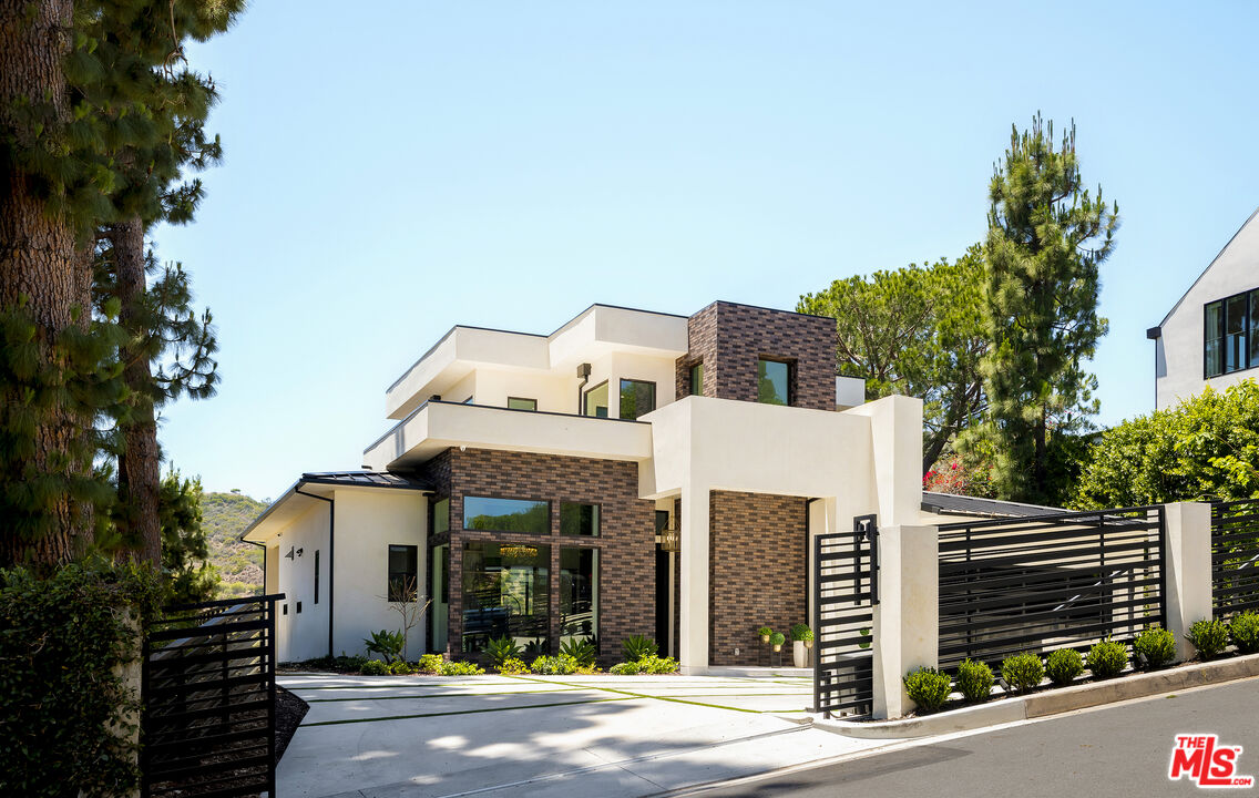 1367 Casiano Rd