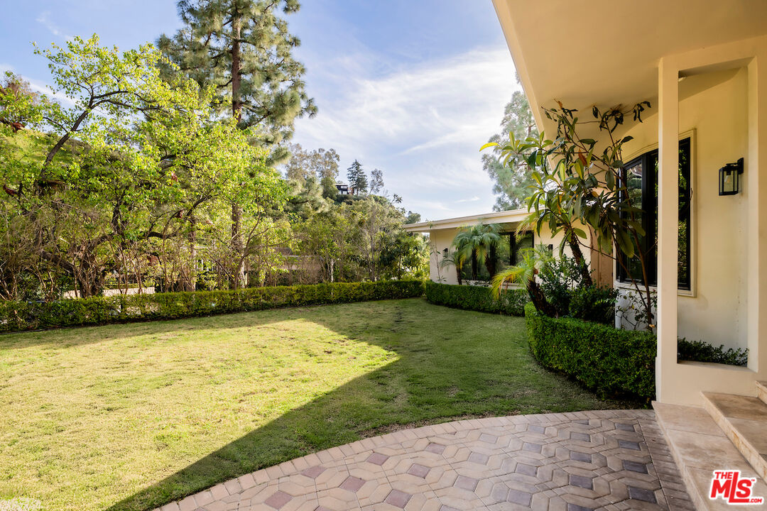 1845 Loma Vista Dr