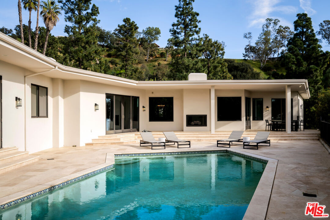 1845 Loma Vista Dr