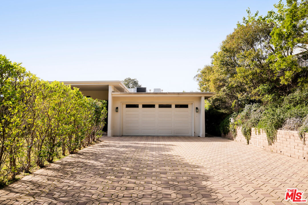 1845 Loma Vista Dr