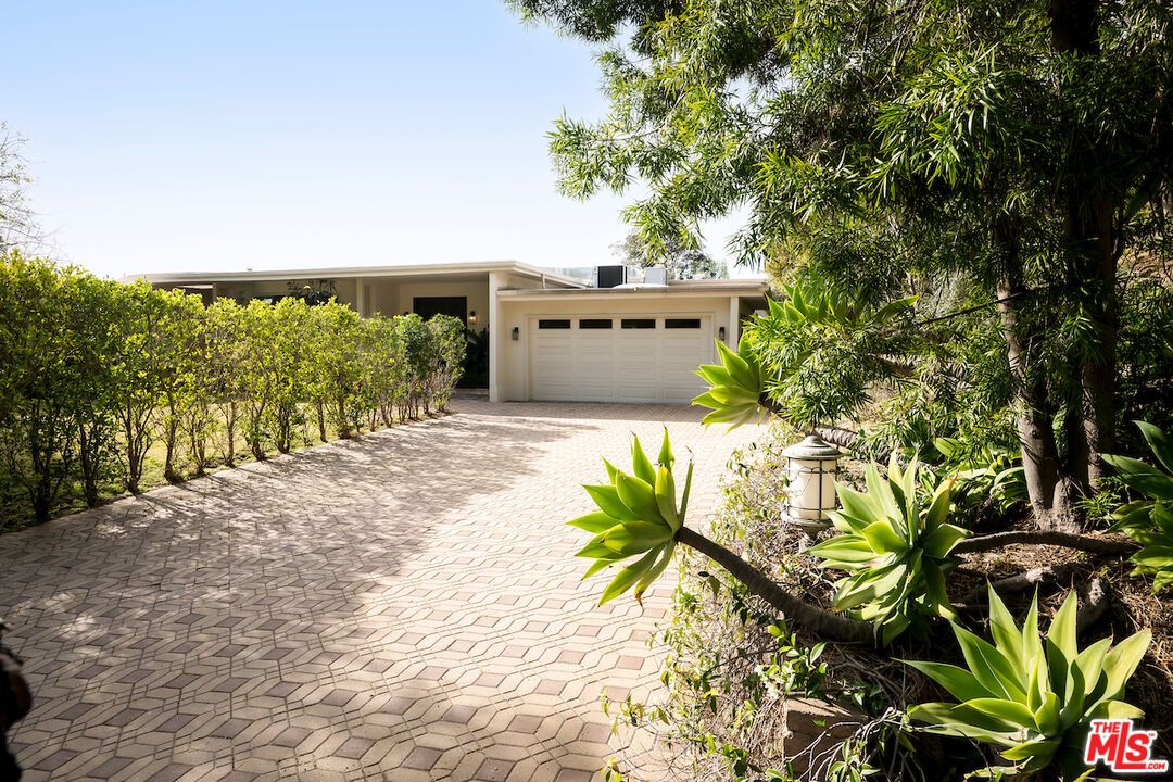 1845 Loma Vista Dr