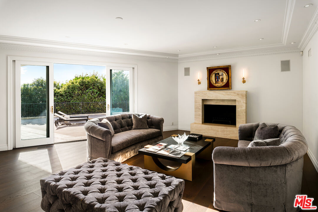 1845 Loma Vista Dr