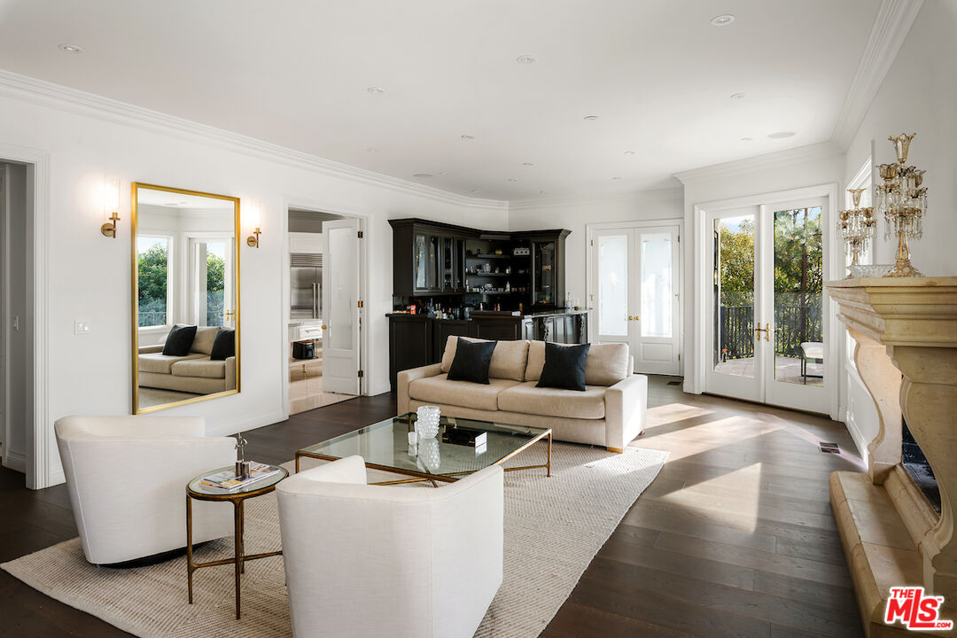 1845 Loma Vista Dr