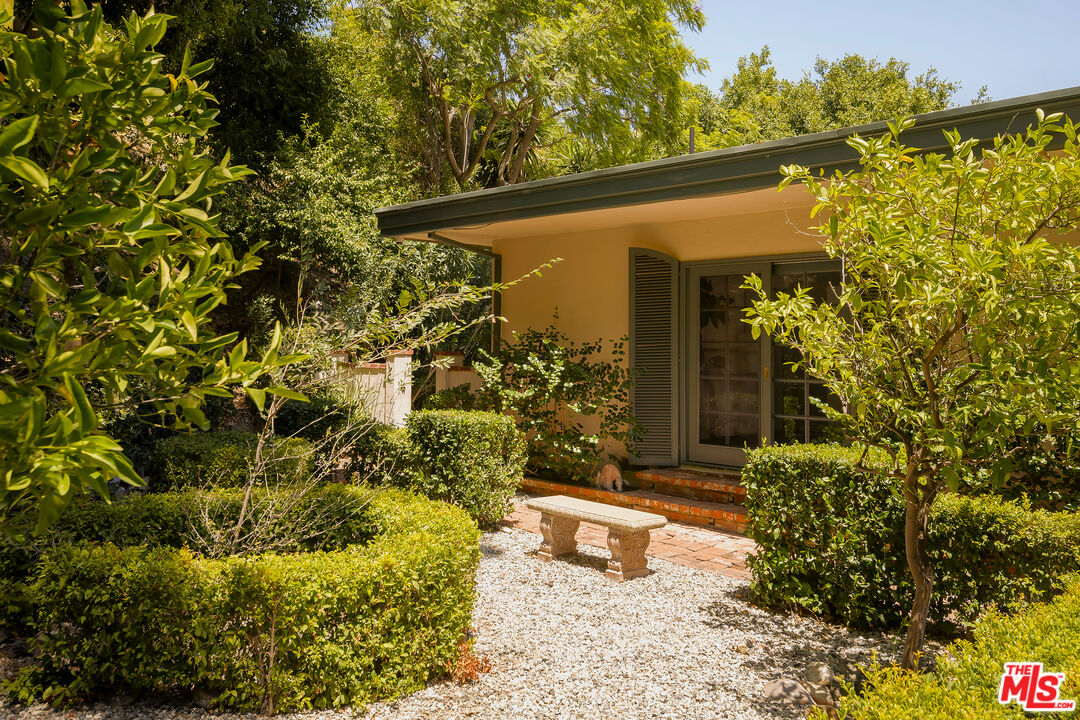 10216 Cielo Dr