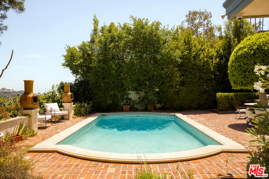 10216 Cielo Dr