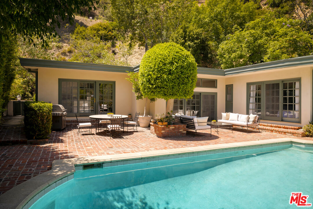 10216 Cielo Dr