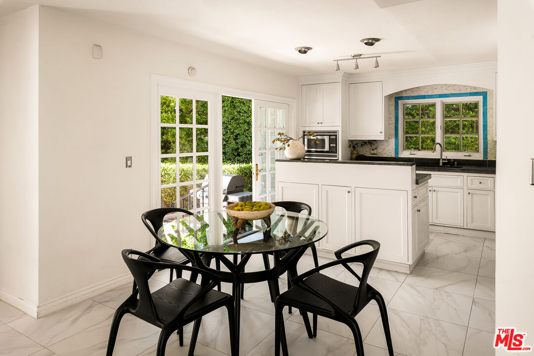10216 Cielo Dr