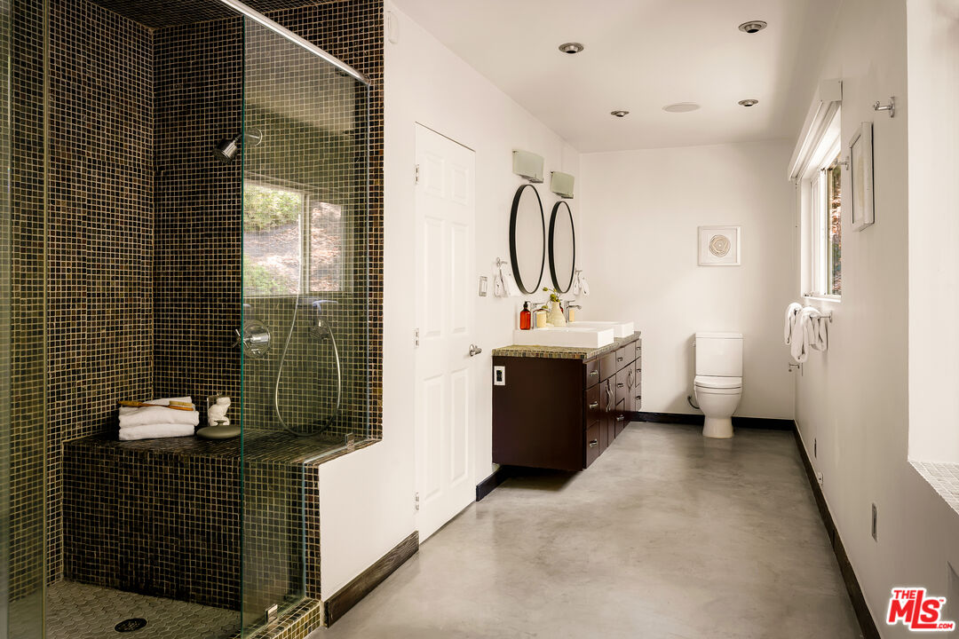 10216 Cielo Dr