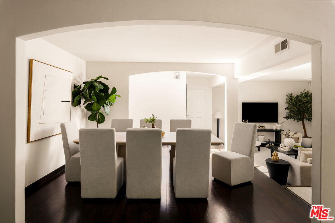 10216 Cielo Dr