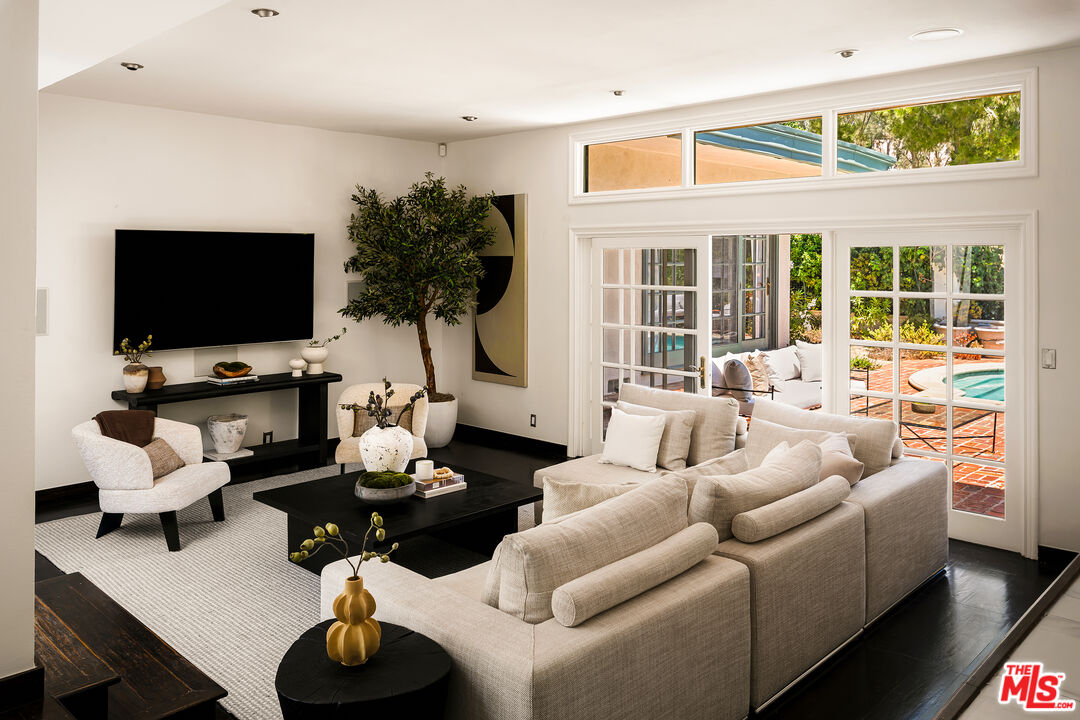 10216 Cielo Dr