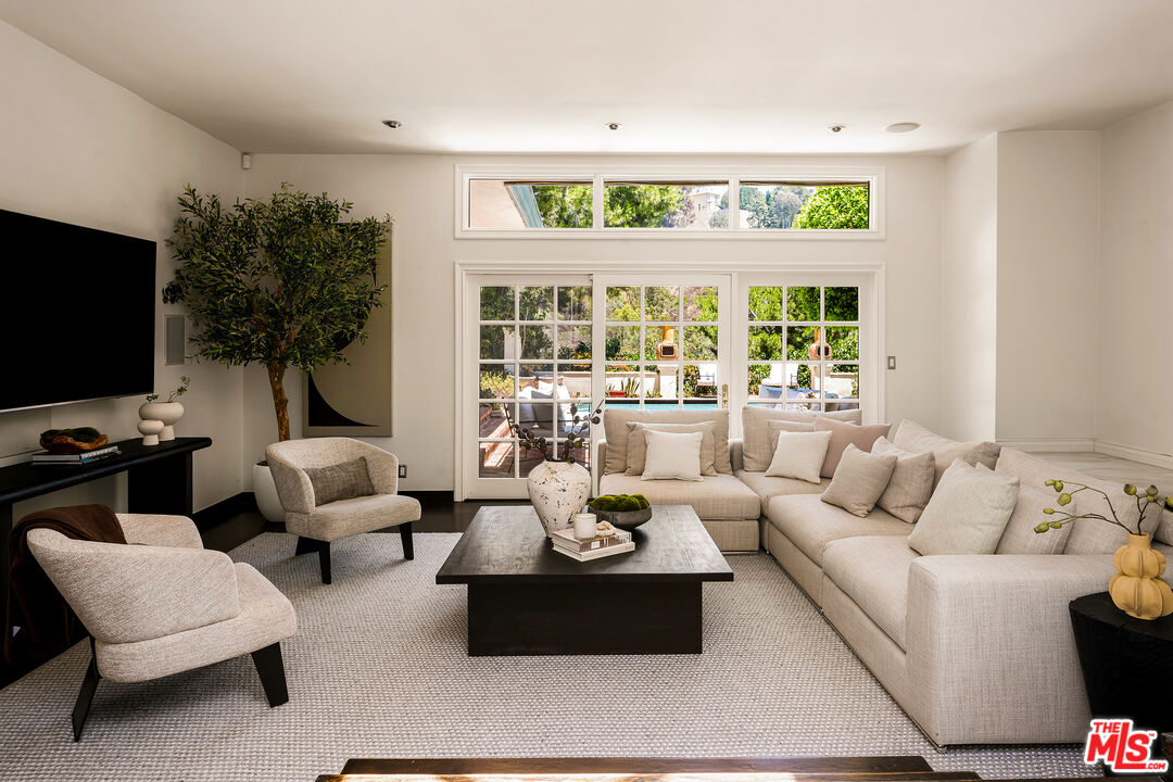 10216 Cielo Dr