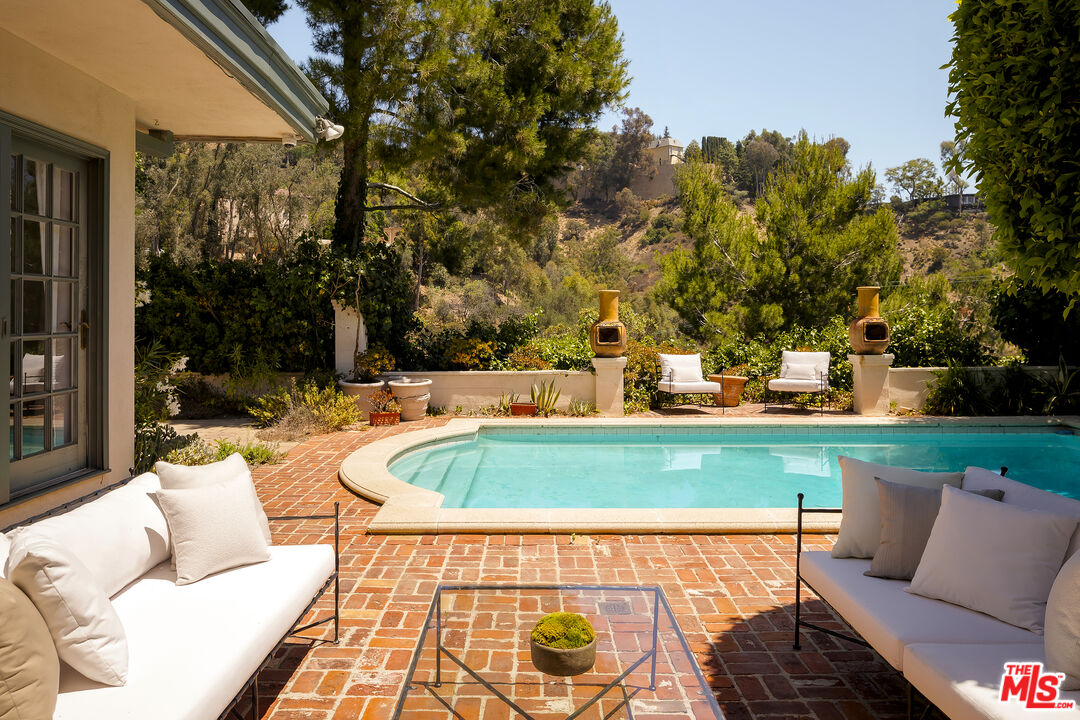 10216 Cielo Dr