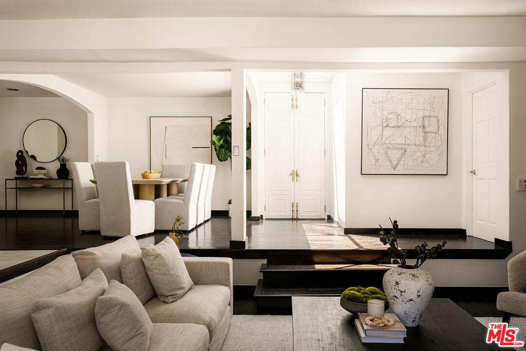 10216 Cielo Dr