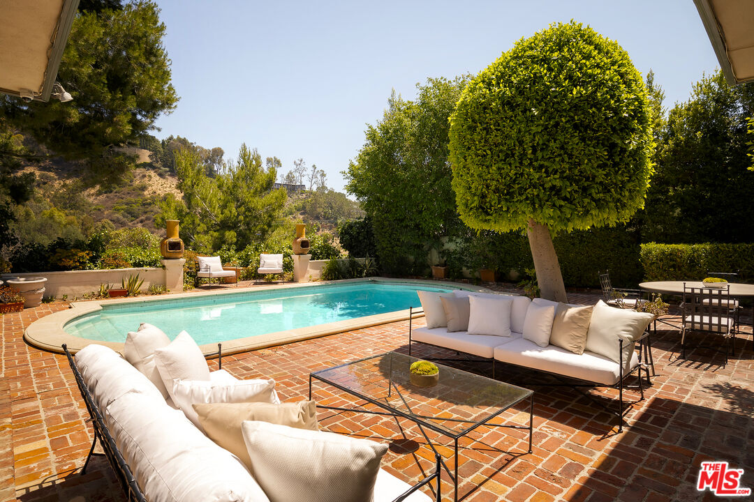 10216 Cielo Dr