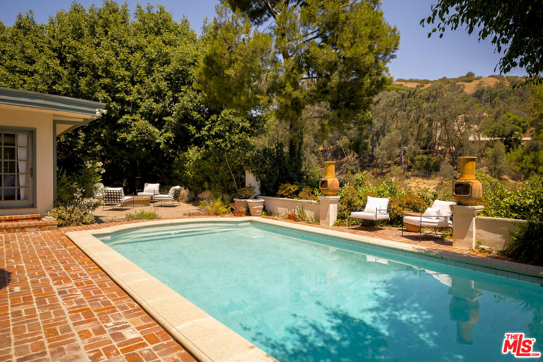 10216 Cielo Dr