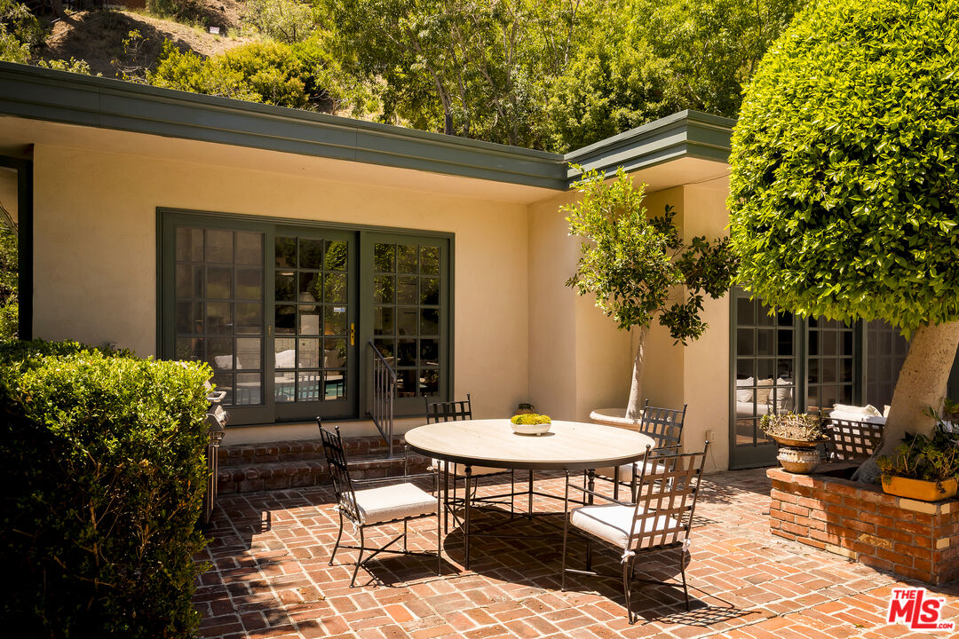 10216 Cielo Dr