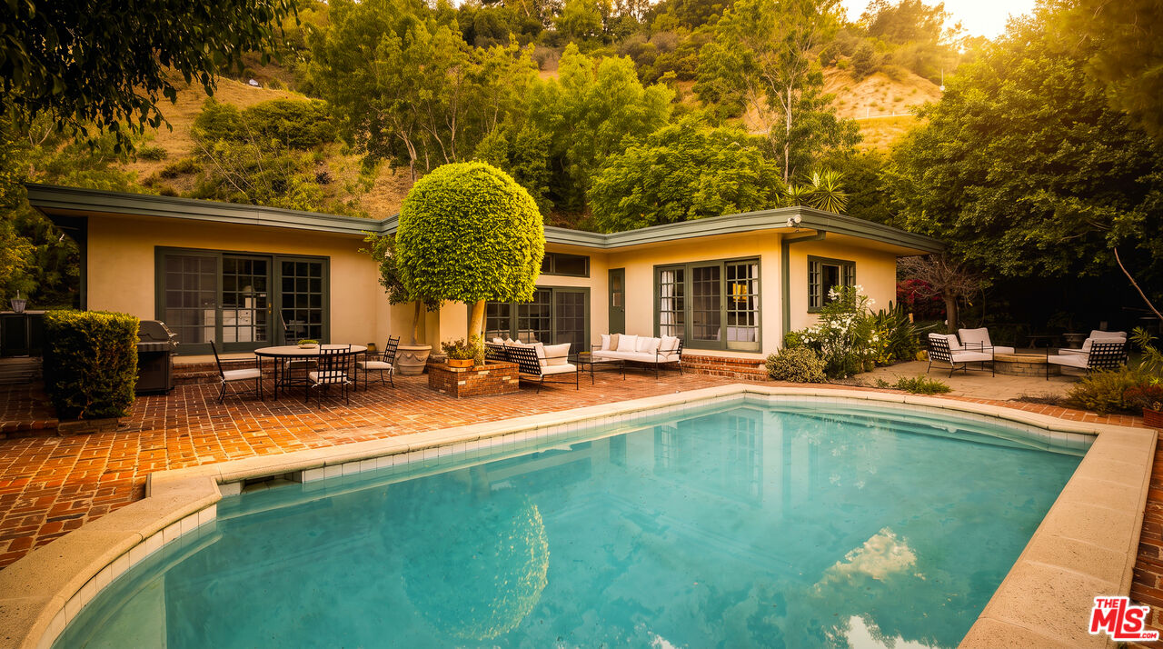 10216 Cielo Dr