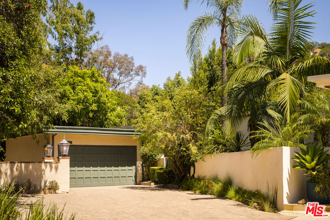 10216 Cielo Dr
